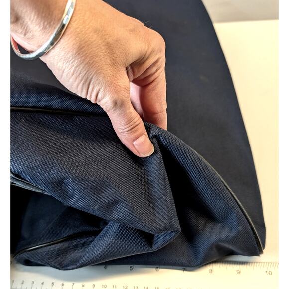 Nike Duffle Bag 20x18 Gym Travel Carry On Weekender Shoulder Strap Hold all Navy - Picture 8 of 16